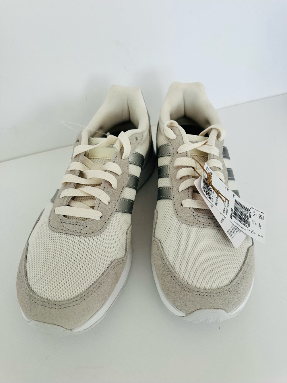 NWT Adidas Run 60s 4.0 size 9.  Retro style, chalk white/silver.